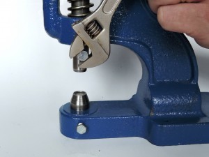 Riveting by a hand press